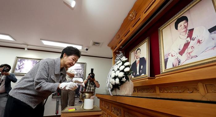 韩国大选临近，朴槿惠前往其父朴正熙出生地悼念 韩媒：意在激励保守派选民