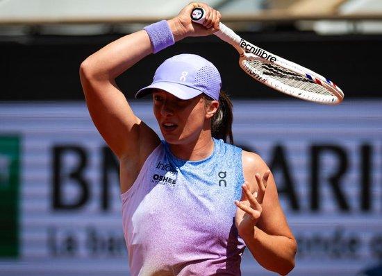 四届赛会冠军斯瓦泰克2-0横扫拉杜卡努，晋级法网女单32强