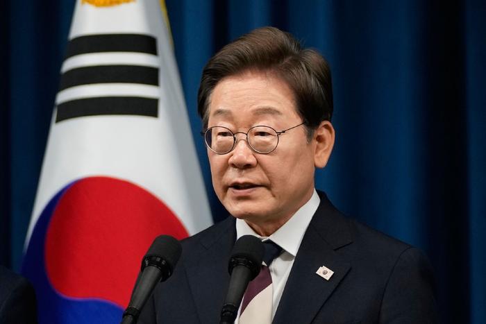 韩国新总统李在明：三度参选终登顶，动荡之下挑战多