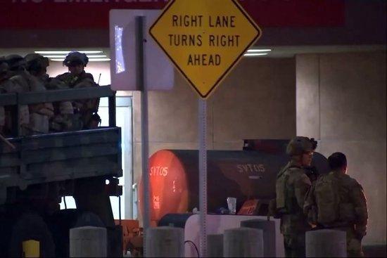 【蜗牛棋牌】洛杉矶警方与抗议者对峙后撤退 全市进入战术警戒状态