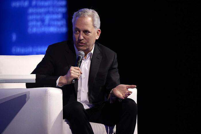 限制芯片出口未能奏效，白宫AI主管：中国模型仅落后美国不到半年