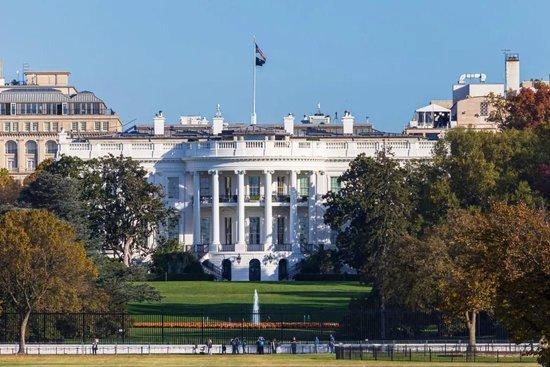 【蜗牛棋牌】美民调：超半数美国人不认可特朗普的表现