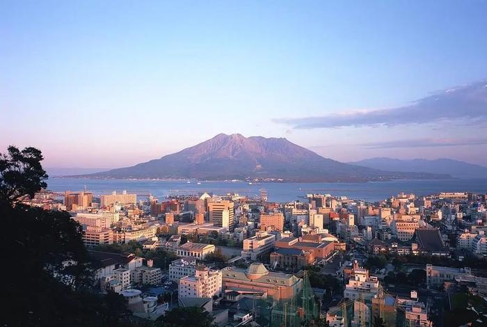 10小时地震64次！日本气象厅：做好随时避难的准备