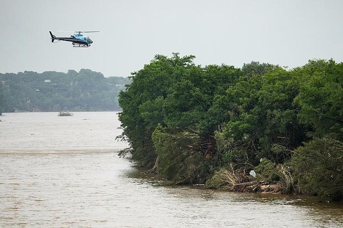 美国得克萨斯州洪灾造成至少95人死亡