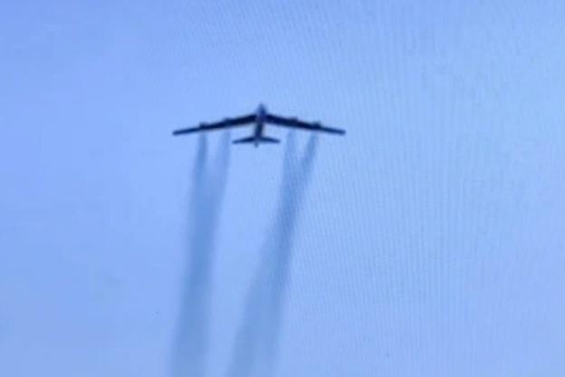 再出险情 美国一客机险些与B-52战略轰炸机空中相撞