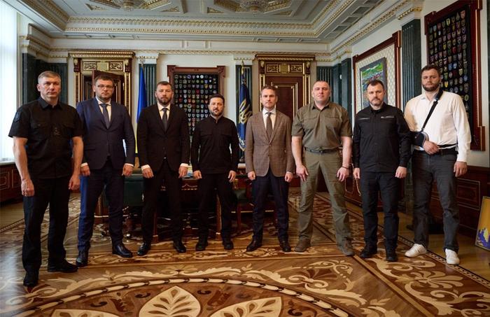 【蜗牛棋牌】乌克兰爆发大规模反政府抗议活动,泽连斯基回应