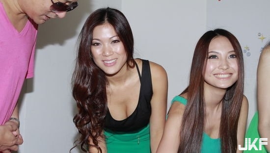 辦公室最美的畫面　這樣露乳溝才性感