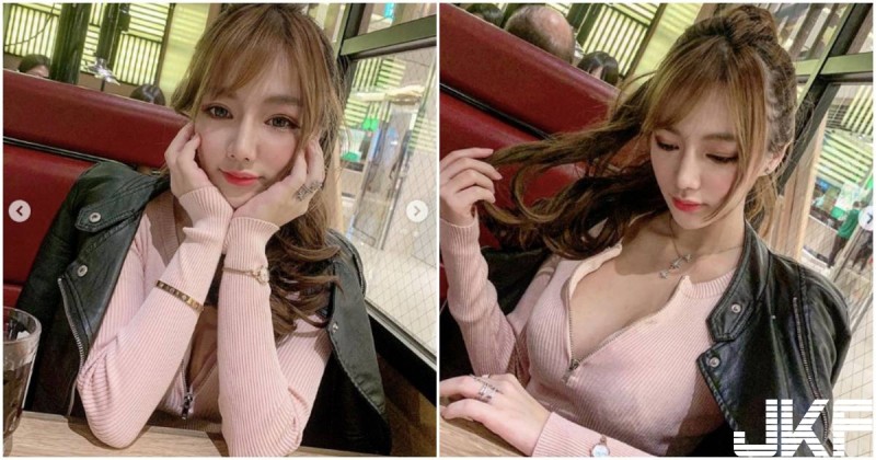 【蜗牛棋牌】正妹Dora戴上新手錶！胸前的拉鍊好低，性感側乳外露啦～