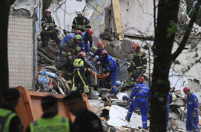 【蜗牛棋牌】乌称俄导弹和无人机袭击已致基辅16人死亡