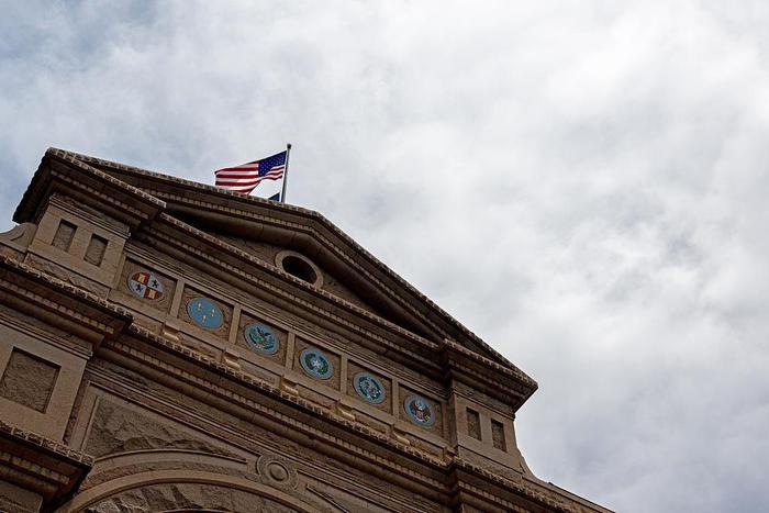 【蜗牛棋牌】美国得克萨斯州共和党州长下令逮捕“出走他州”的民主党议员