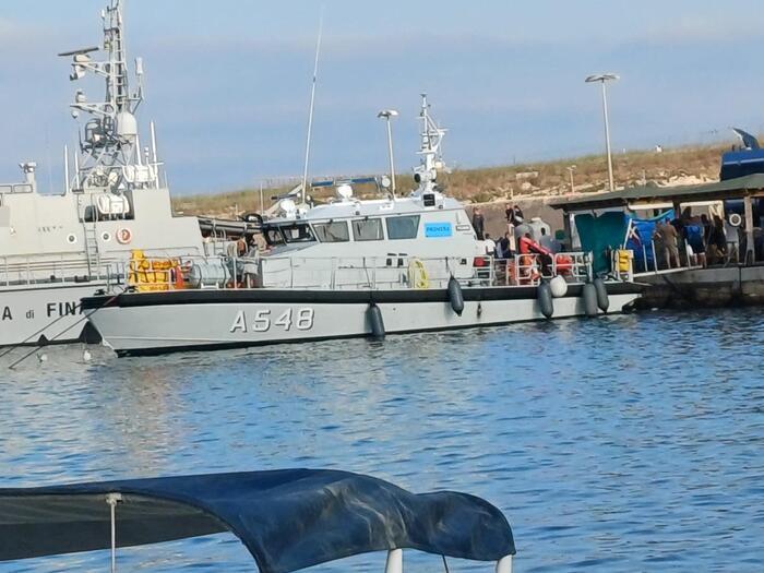 【蜗牛棋牌】两艘非法移民船在意大利南部海域倾覆 至少27人死亡