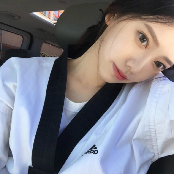 【蜗牛棋牌】超正！跆拳道女神「白嫩蟻腰」讓網友甘願被打趴在地！