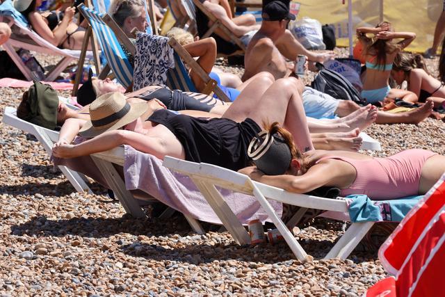 【蜗牛棋牌】英、日、韩经历有记录以来“最热夏天”