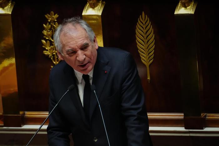 【蜗牛棋牌】刚刚,法国政府“垮台”!上任9个月的总理贝鲁在信任投票中失败 将率内阁向马克龙辞职