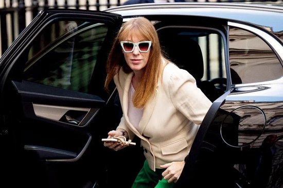 【蜗牛棋牌】“红发女副首相”,塌房了