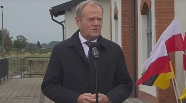 “会毫不犹豫地击落侵犯波兰领空并构成威胁的物体”