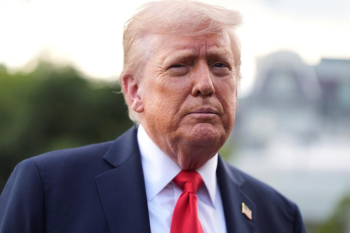 【蜗牛棋牌】知情官员称特朗普考虑对乌提供远程武器 但未明确承诺