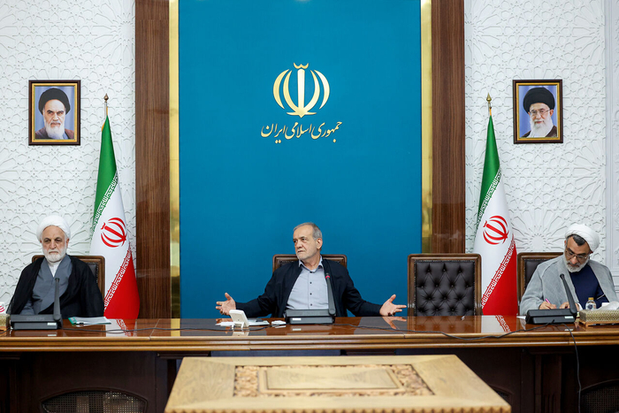 伊朗总统：美国无意通过谈判解决伊朗核问题