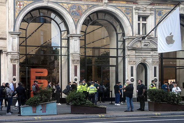 【蜗牛棋牌】杠上了!英国再逼苹果“开后门”