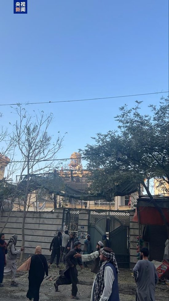 【蜗牛棋牌】阿富汗首都喀布尔发生爆炸 现场冒起浓烟