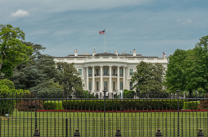 美国法官暂时阻止特朗普政府在“停摆”期间裁员