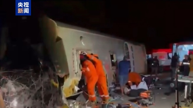 【蜗牛棋牌】巴西东北部大巴翻车事故已致17人死亡