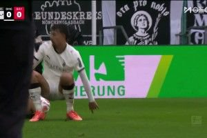 【蜗牛棋牌】8连胜领跑!拜仁3-0十人门兴 17岁卡尔连场世界波门兴8轮不胜垫底