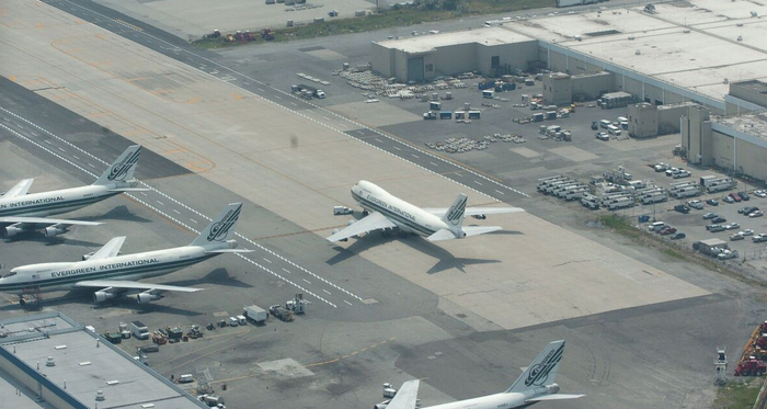 【蜗牛棋牌】进港飞机报告发动机故障 美肯尼迪国际机场地面停飞