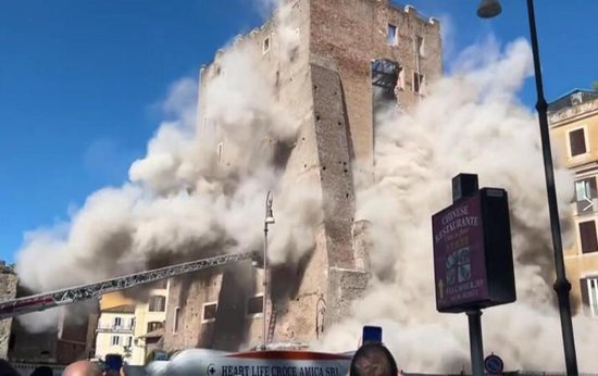 意大利中世纪塔楼翻新时一天两次坍塌 一工人被埋11小时后获救但不治身亡