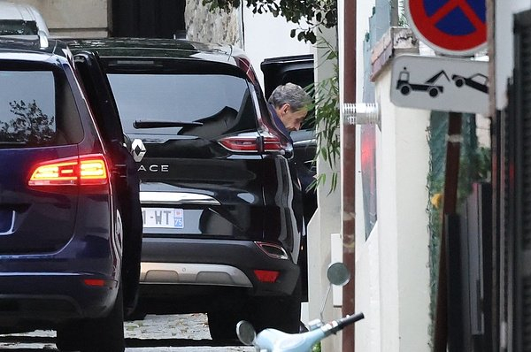 【蜗牛棋牌】法国前总统萨科齐离开监狱返回家中 等待上诉审理