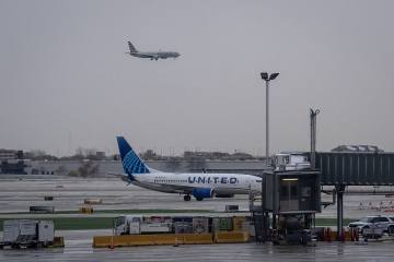 【蜗牛棋牌】政府“停摆”持续 美国约6%的航班被取消