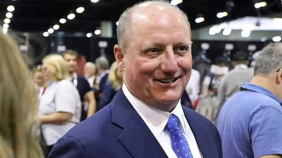 【蜗牛棋牌】“钦定”的接班人,年薪1.2亿,什么来头?