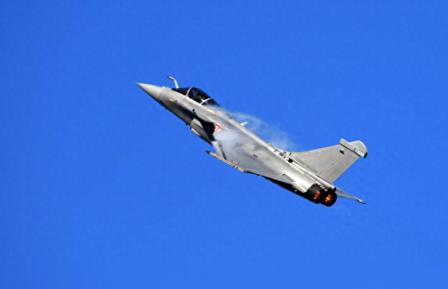 【蜗牛棋牌】北约战斗机空中集结,五代机与四代机协同作战