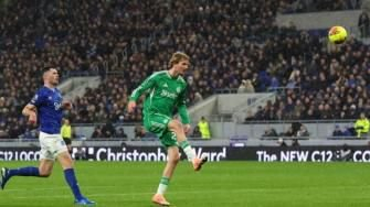 【蜗牛棋牌】联赛两连胜!纽卡4-1埃弗顿 佳夫双响皮克福德失误沃尔特马德破门