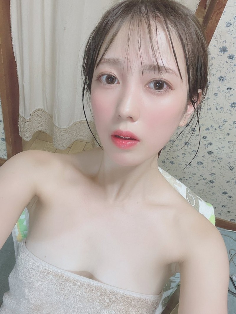 打败河北彩花！重量级偶像「小湊よつ葉」新作夺下排行榜No.1！【EV扑克下载】