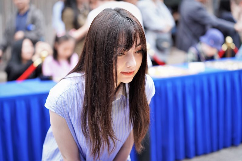 【蜗牛棋牌】圍棋正妹黑嘉嘉「1打100」對戰切磋　自帶仙氣「美出新高度」網讚：千年一遇無誤