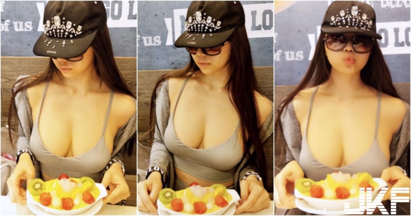 【蜗牛棋牌】甜品店驚見「超緊背心奶妹」！路人看她自拍都傻眼「巨無霸雪球奶」真的太猛了…