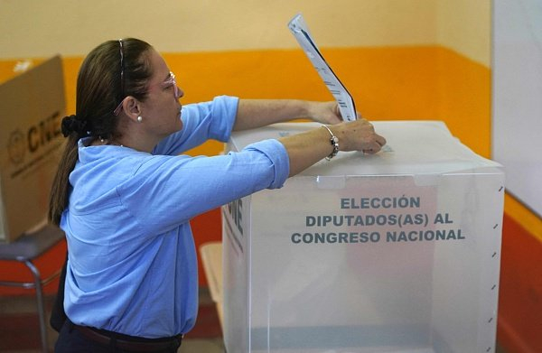 洪都拉斯大选开始投票