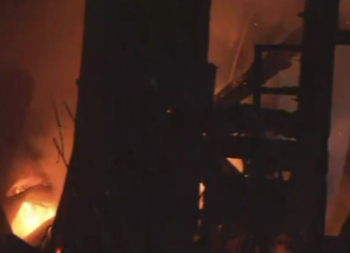 【蜗牛棋牌】日本震中附近发生火灾 现场火势较为猛烈