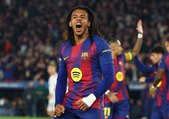 后卫球员在欧冠3分钟内梅开二度，孔德是赛事历史第二人