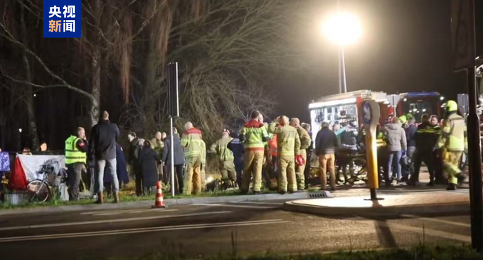 【蜗牛棋牌】荷兰发生汽车冲撞人群事件 造成9人受伤