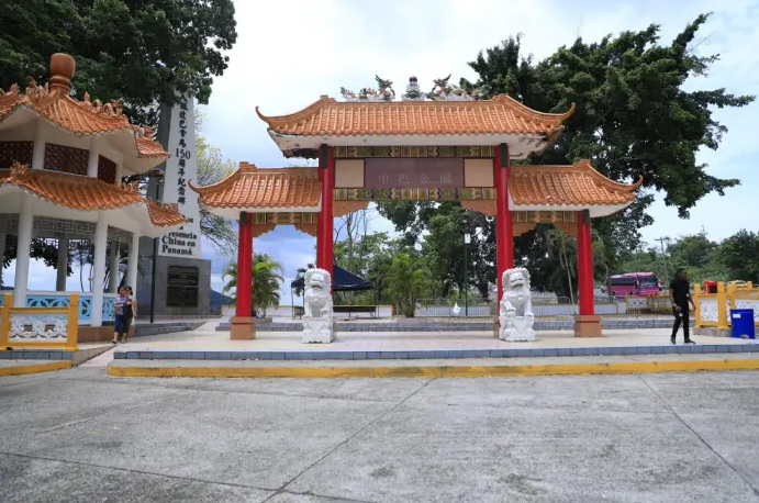 【蜗牛棋牌】华人纪念碑遭强拆，中方严重不满！巴拿马总统府：原址立即修复