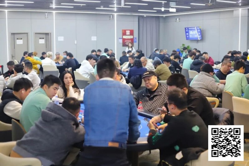 【EV扑克】长沙阳光月赛首日 | 当扑克月赛遇上圣诞季,冬日点燃牌手热情!DAY1A组共320人次参赛,刘欢领衔39人晋级下一轮
