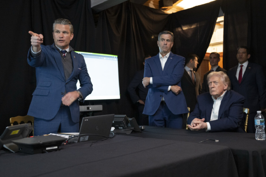 【蜗牛棋牌】特朗普发布观看美对委行动照片