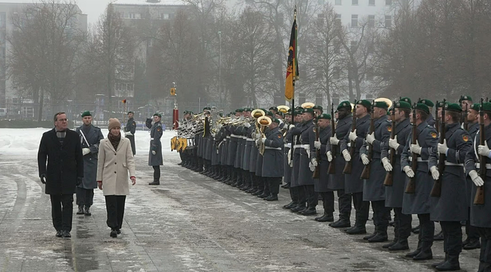 【蜗牛棋牌】欧盟高官与德国防长举行会谈 称格陵兰岛“受到保护”
