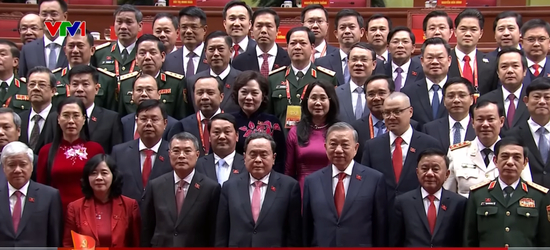 【蜗牛棋牌】越共中央政治局，“新面孔”接近一半