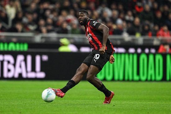 【蜗牛棋牌】斯基拉:若收到3000万欧报价,米兰可能出售尤索夫·福法纳