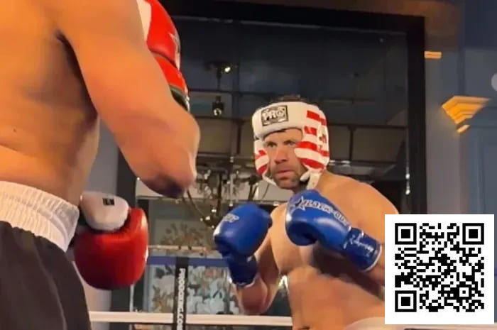 【EV扑克】”Jungleman”拳击赛第二回合遭偷袭,面部流血,比赛被叫停