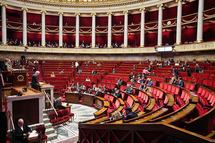 【蜗牛棋牌】法国国民议会批准15岁以下社媒禁令，马克龙称赞此举是“重要一步”