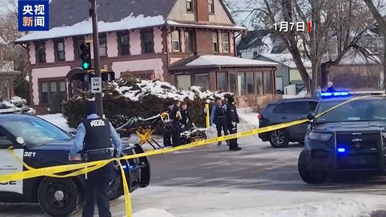 【蜗牛棋牌】美执法人员枪击致死事件引发连续抗议 联邦与地方政府冲突加剧